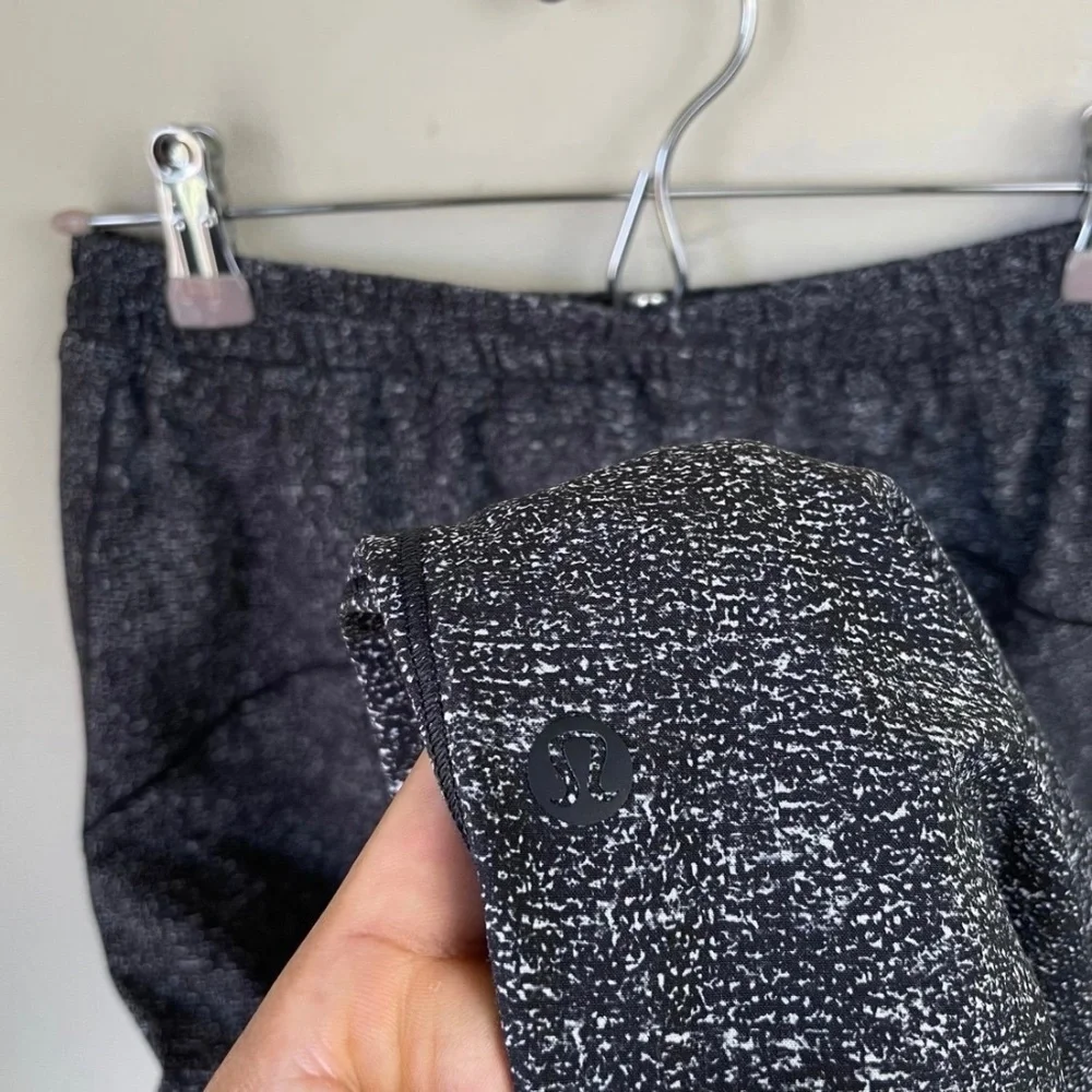 Lululemon Keep It Classic Crop White Noise Alpine White Black